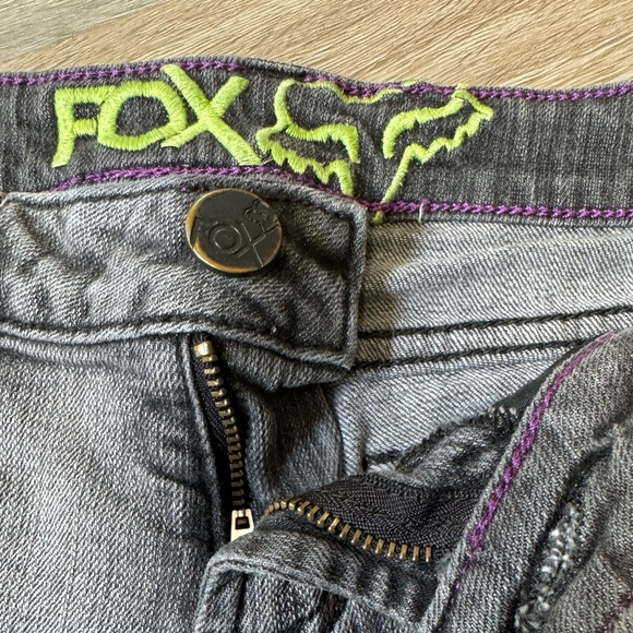 Fox black jean shorts size 0 four pockets two in form and two in back. - Picture 10 of 11